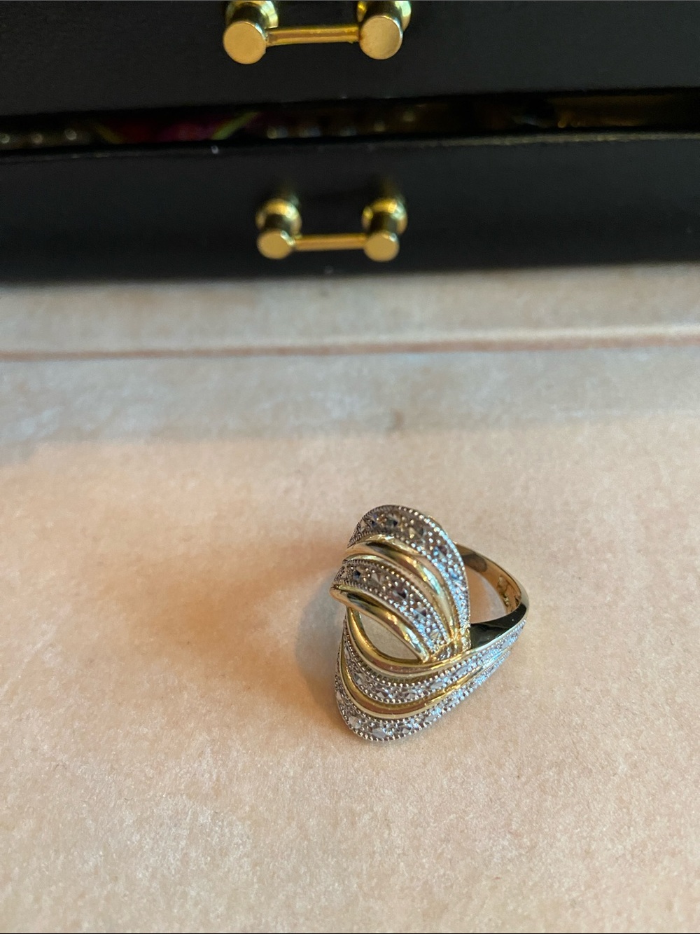 Elegant 14K Gold Swirl Cocktail Ring - Cut Gold Looks Like Sparkly Diamonds. 7
